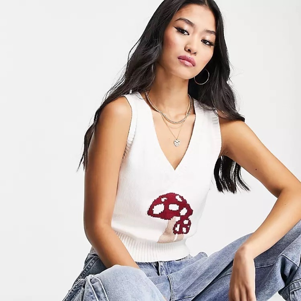 Hollister Vest Womens Extra Small White Red Mushroom Knit Pullover V-neck Cotton